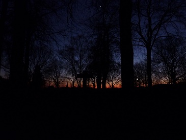 Sonnenuntergang am Hochlarer Friedhof
